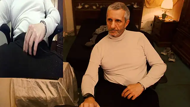 Snapshot of maxdaddy690 chatting on October 14, 2025, 9:47 pm maxdaddy690 online show from October 14, 2025, 9:47 pm