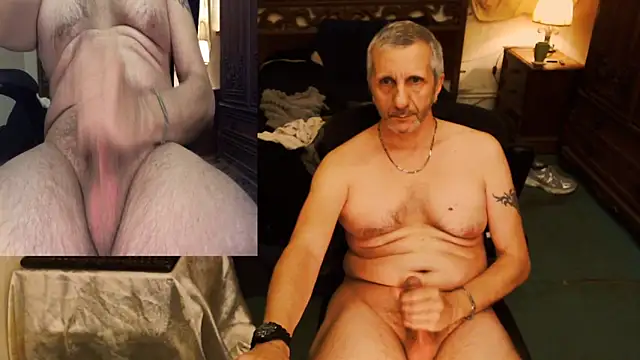 Snapshot of maxdaddy690 chatting on October 27, 2025, 10:44 pm maxdaddy690 online show from October 27, 2025, 10:44 pm