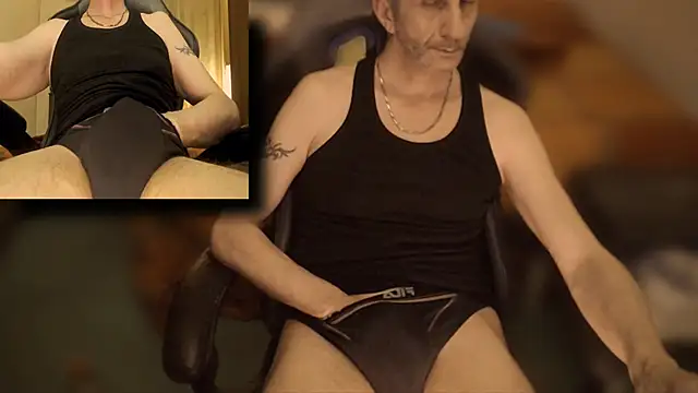 Snapshot of maxdaddy690 chatting on March 5, 2025, 11:27 pm maxdaddy690 online show from March 5, 2025, 11:27 pm