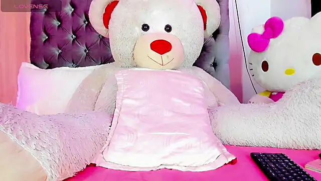 Julie Lovelyx1 online show from March 20, 2025, 7:03 am