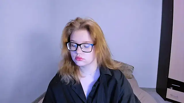 LaseyMoon online show from November 16, 2025, 1:32 am