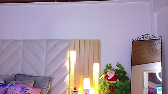 Snapshot of Anaise_latif chatting on December 2, 2025, 11:45 am Anaise latif online show from December 2, 2025, 11:45 am