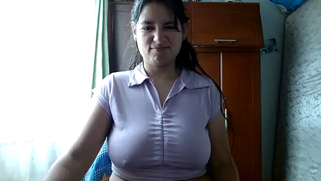 Snapshot of Escarcha-blue chatting on April 27, 2026, 6:17 pm Escarcha-blue online show from April 27, 2026, 6:17 pm