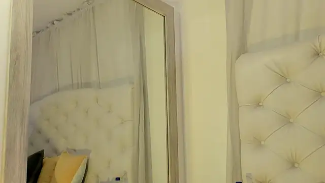 Snapshot of kamii_arias chatting on November 24, 2025, 2:28 pm kamii arias online show from November 24, 2025, 2:28 pm