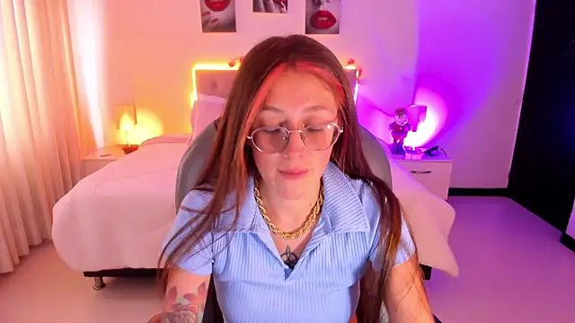 Snapshot of Emily_Warren_ chatting on December 4, 2025, 7:46 pm Emily Warren online show from December 4, 2025, 7:46 pm