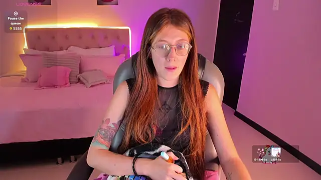 Emily Warren  online show from March 31, 2026, 8:11 pm