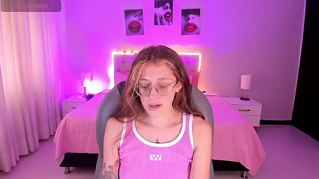 Emily Warren  online show from January 7, 2026, 7:41 pm