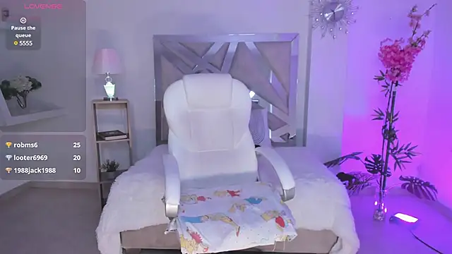 coral smiit online show from March 3, 2025, 11:35 pm