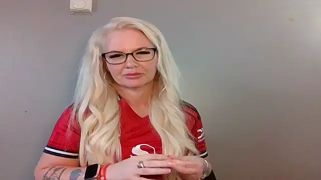 Blonde-Grace online show from November 30, 2025, 3:02 pm