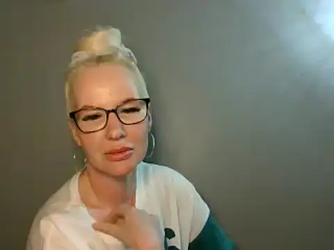 Blonde-Grace online show from September 19, 2025, 1:20 am