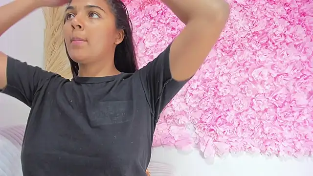 Melodymoore  online show from February 22, 2026, 9:27 pm