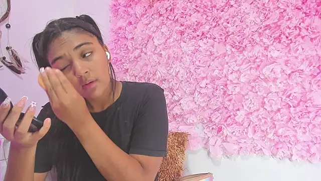 Melodymoore  online show from February 28, 2026, 10:53 pm