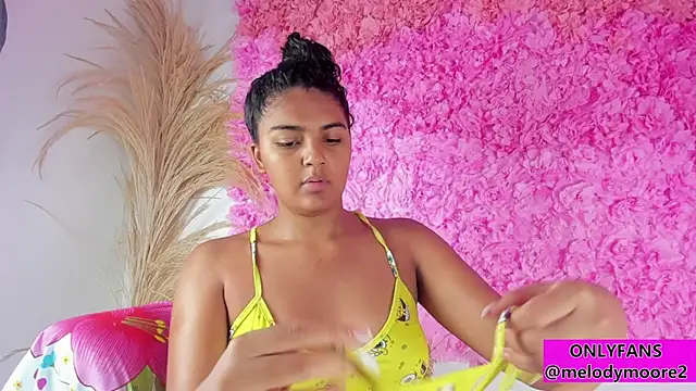 Melodymoore  online show from November 3, 2025, 10:13 pm