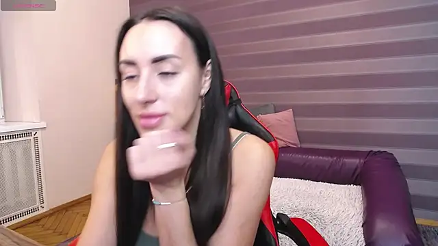 JenniferStone online show from October 20, 2025, 6:37 am