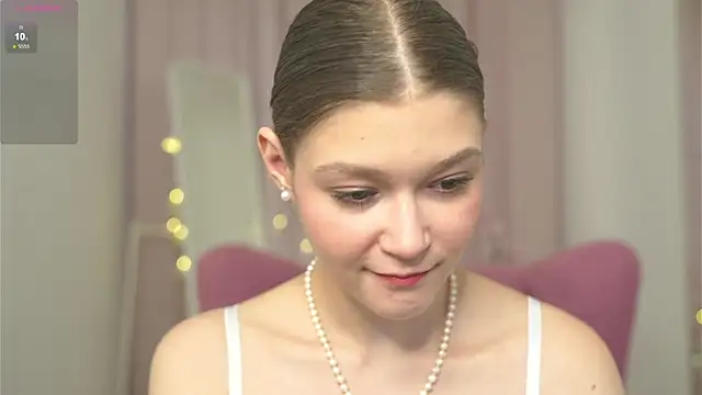 Snapshot of Kelly_Ember chatting on October 10, 2025, 2:51 pm Kelly Ember online show from October 10, 2025, 2:51 pm