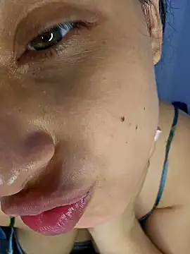 Snapshot of SexyLilyXO chatting on March 20, 2025, 4:18 am SexyLilyXO online show from March 20, 2025, 4:18 am