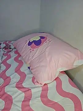 Snapshot of SexyLilyXO chatting on March 15, 2025, 4:35 am SexyLilyXO online show from March 15, 2025, 4:35 am