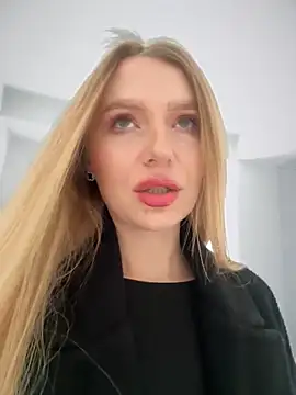 Snapshot of EvaBrooklyn chatting on March 13, 2025, 3:39 pm EvaBrooklyn online show from March 13, 2025, 3:39 pm