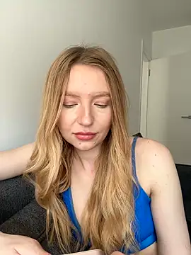 Snapshot of EvaBrooklyn chatting on March 9, 2025, 9:46 am EvaBrooklyn online show from March 9, 2025, 9:46 am