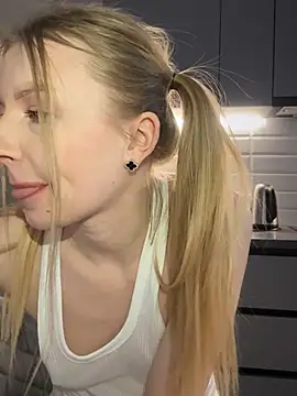 Snapshot of EvaBrooklyn chatting on March 21, 2025, 3:57 pm EvaBrooklyn online show from March 21, 2025, 3:57 pm