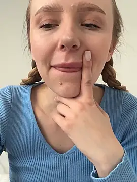 Snapshot of EvaBrooklyn chatting on March 7, 2025, 6:35 am EvaBrooklyn online show from March 7, 2025, 6:35 am