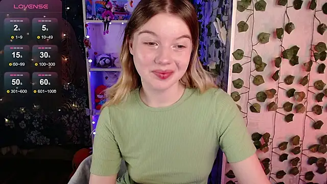 Snapshot of Strawberry_juli chatting on March 3, 2025, 1:28 am Strawberry juli online show from March 3, 2025, 1:28 am