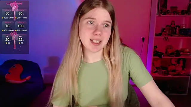 Snapshot of Strawberry_juli chatting on June 4, 2026, 7:24 am Strawberry juli online show from June 4, 2026, 7:24 am