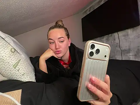 MissMaisiex online show from April 20, 2026, 6:53 pm