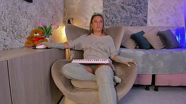 Liannaa  online show from February 11, 2026, 7:36 pm