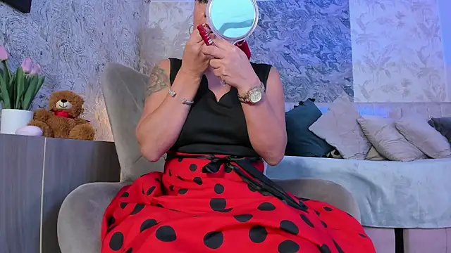 Liannaa  online show from February 16, 2026, 7:34 pm