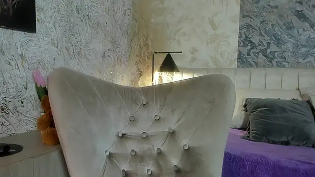 Arianaa collins online show from November 22, 2025, 11:53 am