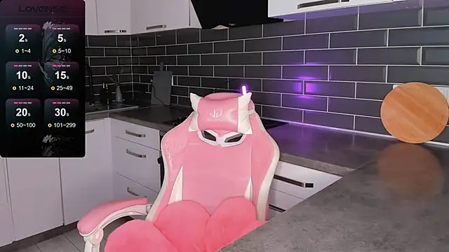 ShaiyaMinn3 online show from April 7, 2026, 8:32 pm