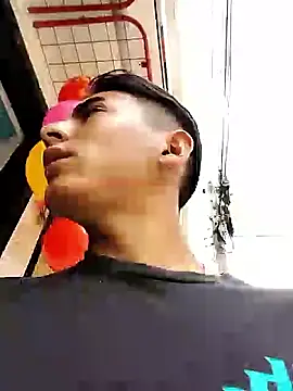 Snapshot of Red0686kkg chatting on December 16, 2025, 6:23 pm Red0686kkg online show from December 16, 2025, 6:23 pm