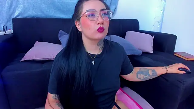 Curvybaddie99 online show from November 6, 2025, 2:37 am