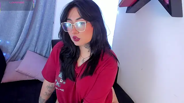 Curvybaddie99 online show from November 7, 2025, 4:39 am