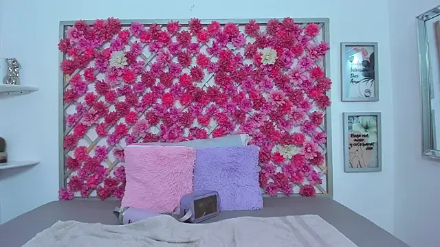 Snapshot of emmyrouse_ chatting on June 2, 2026, 7:25 pm emmyrouse online show from June 2, 2026, 7:25 pm