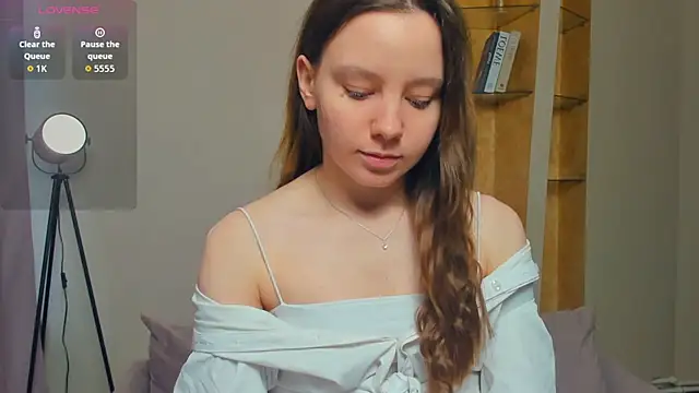 Snapshot of EdinaCordner chatting on November 23, 2025, 10:47 am EdinaCordner online show from November 23, 2025, 10:47 am