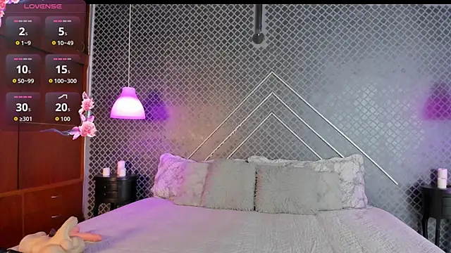 Snapshot of Aleja_bloom chatting on June 1, 2026, 11:54 am Aleja bloom online show from June 1, 2026, 11:54 am