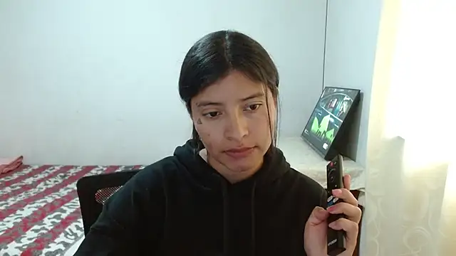 Snapshot of saralo__ chatting on April 4, 2026, 8:59 pm saralo online show from April 4, 2026, 8:59 pm