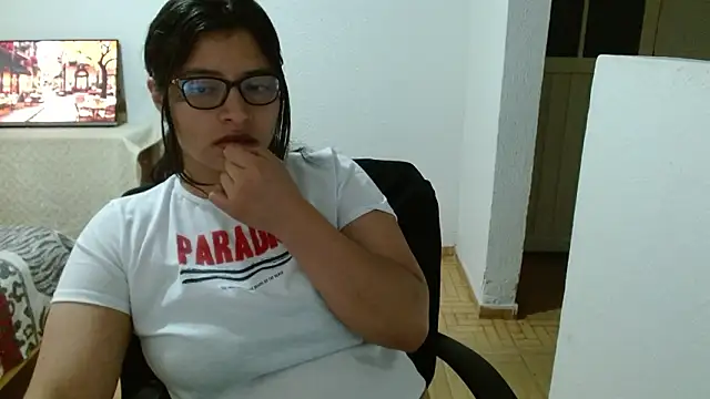 Snapshot of saralo__ chatting on March 6, 2026, 10:05 pm saralo online show from March 6, 2026, 10:05 pm