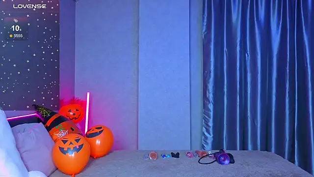 AuroraPrincess online show from October 28, 2025, 8:19 pm