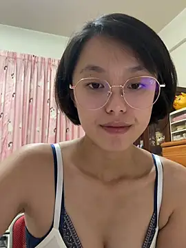 ladypaggy online show from April 19, 2026, 3:24 pm