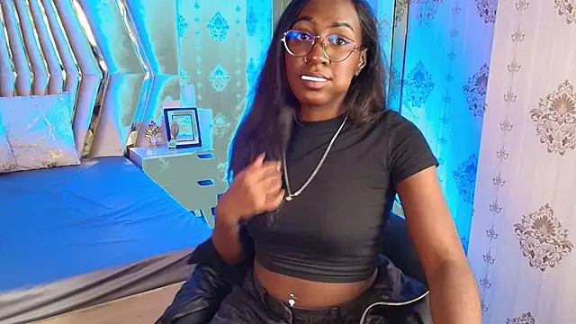 Snapshot of Qeen_blackk chatting on November 1, 2025, 9:41 pm Qeen blackk online show from November 1, 2025, 9:41 pm