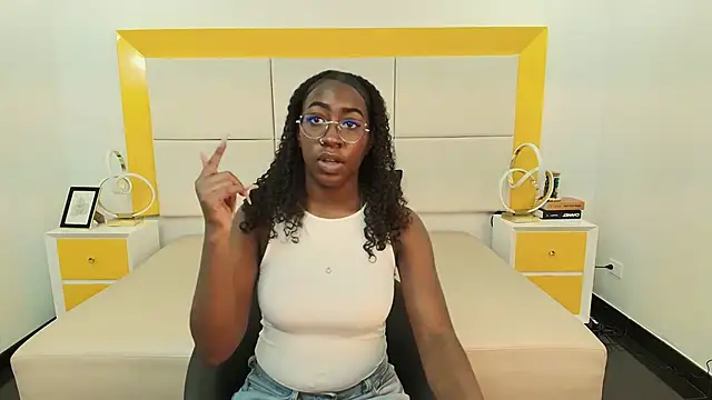 Snapshot of Qeen_blackk chatting on November 18, 2025, 7:06 pm Qeen blackk online show from November 18, 2025, 7:06 pm