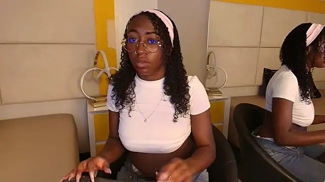 Snapshot of Qeen_blackk chatting on November 29, 2025, 7:25 pm Qeen blackk online show from November 29, 2025, 7:25 pm