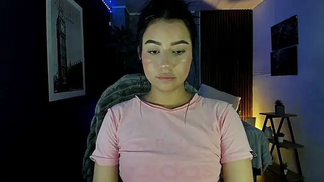 Snapshot of i_sabella_25 chatting on March 20, 2026, 7:42 am i sabella 25 online show from March 20, 2026, 7:42 am