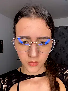 Snapshot of Danna_Tyson chatting on October 27, 2025, 10:44 pm Danna Tyson online show from October 27, 2025, 10:44 pm