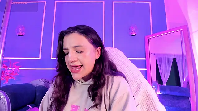 TaraTaylorr online show from November 25, 2025, 2:23 am