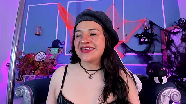 TaraTaylorr online show from October 28, 2025, 2:45 am