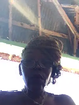 Snapshot of Ladyzee25 chatting on November 18, 2025, 5:49 pm Ladyzee25 online show from November 18, 2025, 5:49 pm